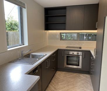 2 plus bedroom 2 level townhouse in wonderful area - Photo 4