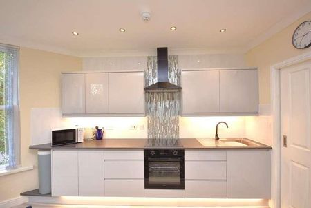 Victoria Road Penarth, CF64 - Photo 2