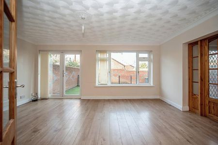 5 bedroom semi-detached house to rent - Photo 2