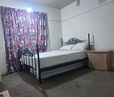 Room in a Shared House, Vaughan Gardens, IG1 - Photo 3