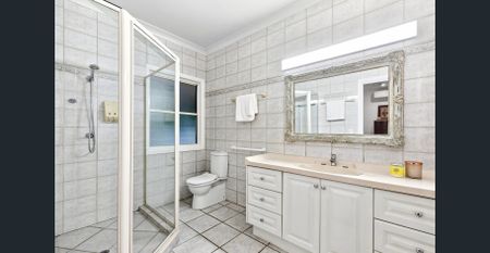 A Serene Escape in Noosa Hinterland - Spacious Queenslander Home - Photo 3