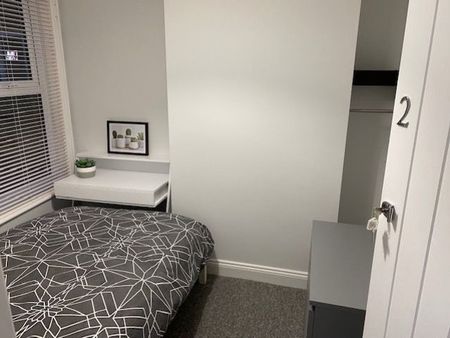 1 Bedroom - Photo 2