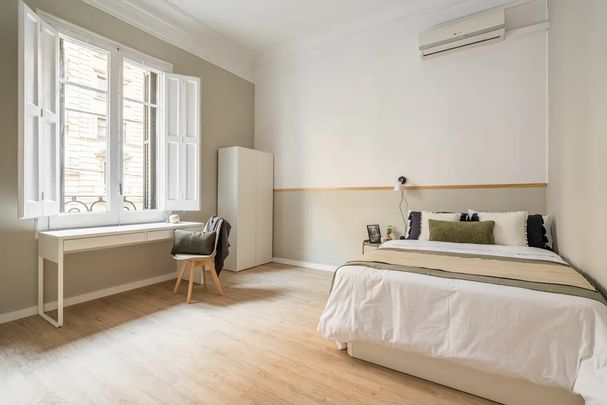 Carrer de Balmes, Barcelona, Catalonia 08006 - Photo 1