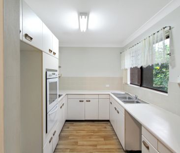 Stunning three bedroom townhouse with bush aspect - Photo 2