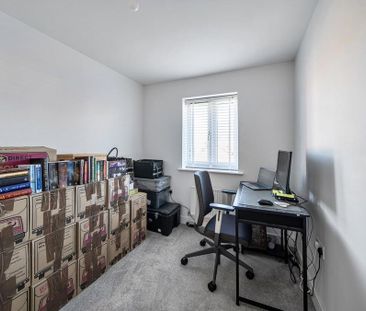 4 bedroom semi-detached house to rent - Photo 2