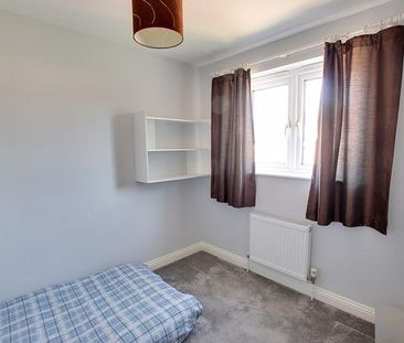 4 bedroom semi-detached house to rent - Photo 5