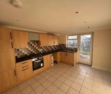 2 bedroom end of terrace house to rent - Photo 2