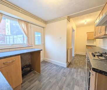 3 bedroom semi-detached house to rent - Photo 5