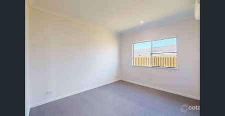 Modern Family Home in a Quiet Burdell Pocket - Photo 4