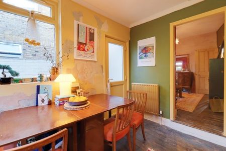 3 Bed Detached House, London, E17 - Photo 2