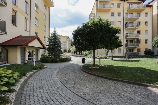 Trzy pokoje w cichej okolicy, blisko metro i park - Фото 1