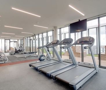 2 Bed Flat, Stratosphere Tower, E15 - Photo 1