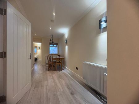 3 bedroom flat to rent - Photo 5