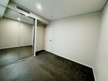 8 Sonny Leonard st, Sydney - Photo 3