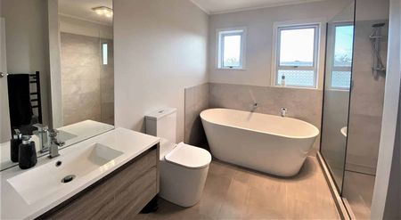 Renovated Family Home in quiet convenient location - Photo 5