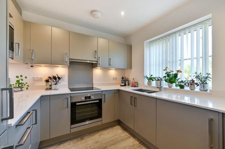 3 bedroom semi-detached house to rent - Photo 5