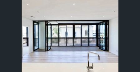 LUXURIOUS AND SPACIOUS MODERN APARTMENT - Photo 2