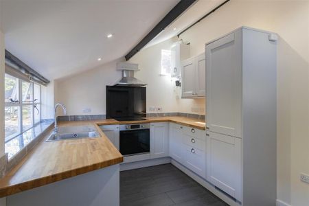 3 bedroom detached house to rent - Photo 3