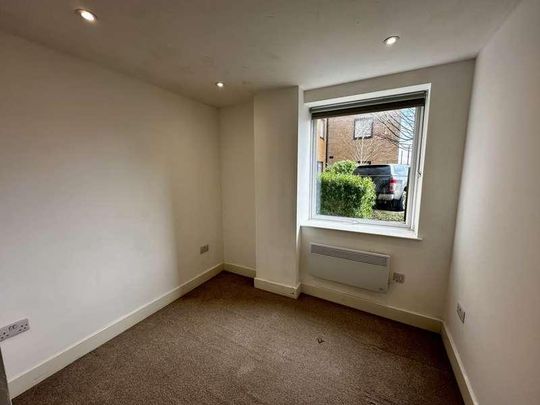 Crown House, Banbury, OX16 - Photo 1