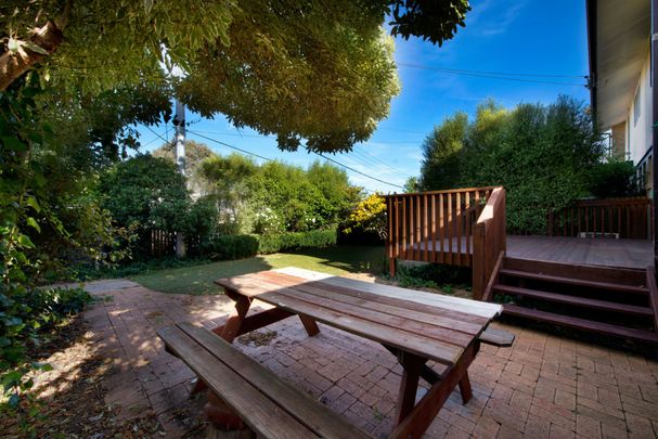 Cosmopolitan Living - Photo 1