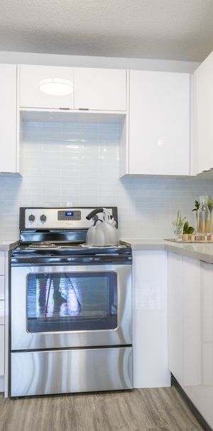 Studio *Special Offer Available* - Photo 2