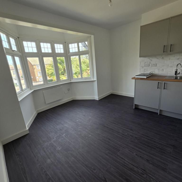 9 bedroom semi-detached house to rent - Photo 1
