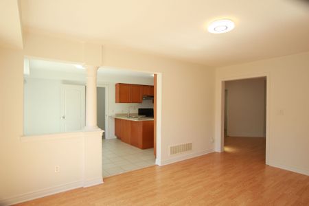 For Lease - 31 West Park Avenue, Bradford West Gwillimbury, Ontario - Photo 4