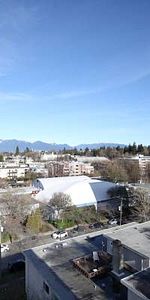 Kerrisdale | South facing & spacious 3 bed 2 bath w/ large balcony! - Photo 4