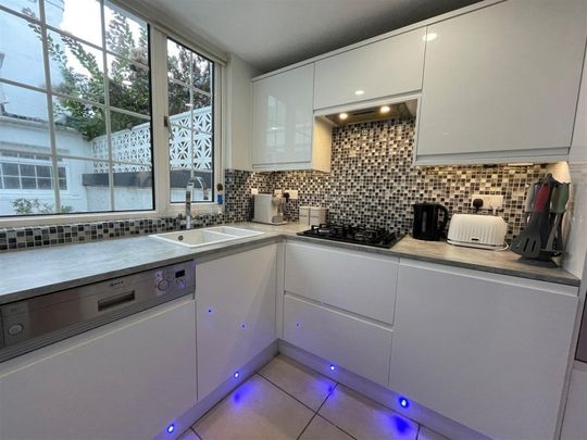 Toronto Terrace, Brighton - Photo 1