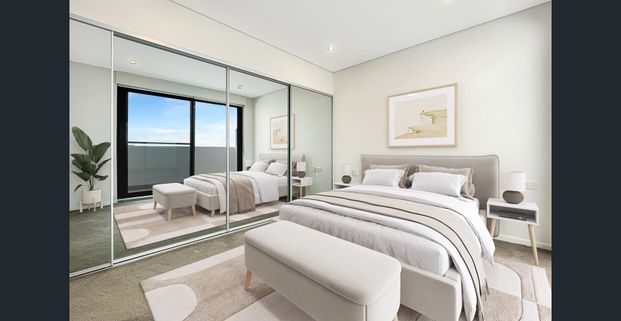 Double story, 2-bedroom apartment with expanding views - Photo 1