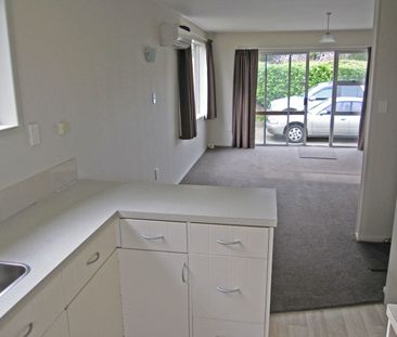 Cute Two Bedroom Unit in a Fantastic Location! - Photo 6