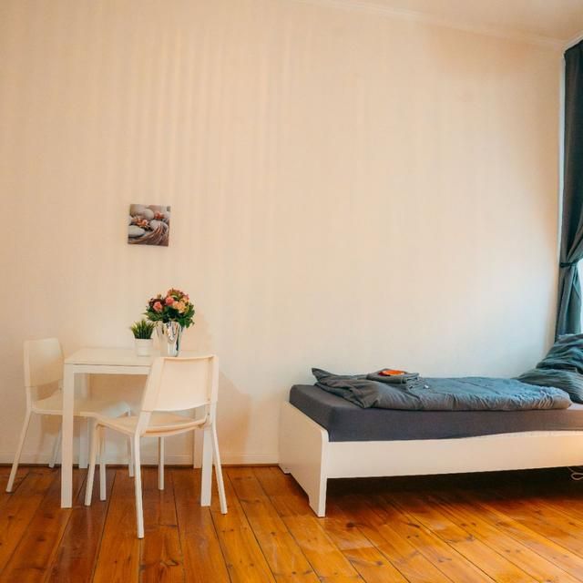 Dein 20qm All-Inclusive Room! Highspeed-WLAN, eigener TV & Balkon - Photo 1