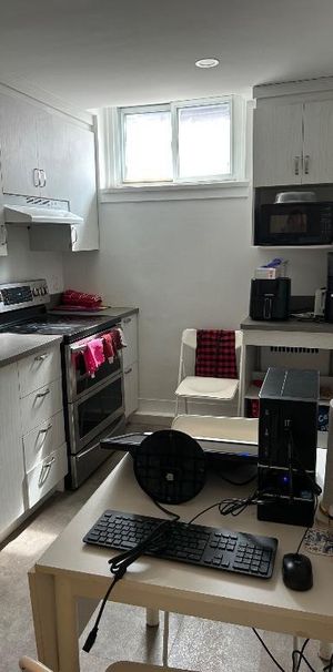 3 1/2 dans le quartier Montcalm (demi sous-sol) - Photo 1