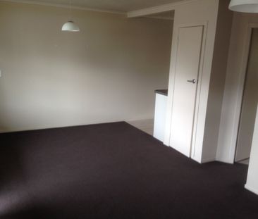 One Bedroom Central Apartment - Photo 2