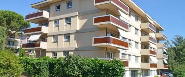 Appartement de 3 pièces, entièrement refait à neuf au rez-de-chaussée - Photo 1