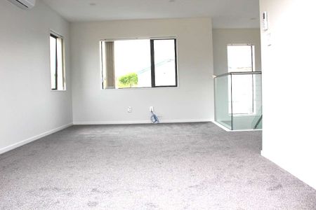 Near new 3 bedroom in Albany - Photo 5