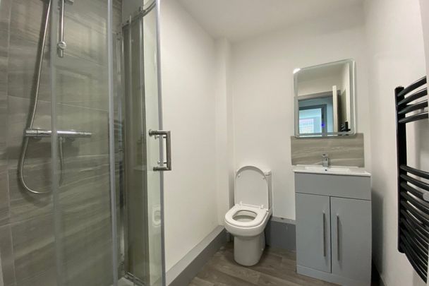 Green Lane, Yeadon, LEEDS - Photo 1