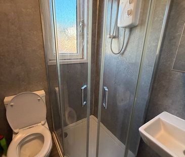 2 Bed Terraced House, Dalton Avenue, LS11 - Photo 2