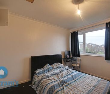 2 bed Mid Terraced House for Rent - Photo 2