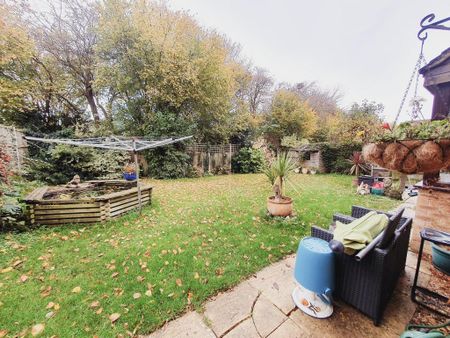 5 bedroom detached house to rent - Photo 3