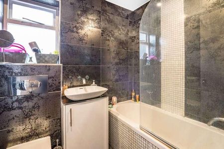 Bartholomew Road, Kentish Town, NW5 - Photo 2