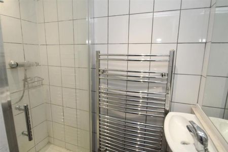 1 bedroom house of multiple occupation to rent - Photo 3