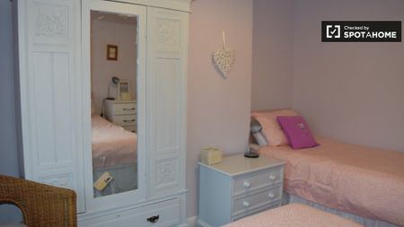 Room for rent in 3-bedroom apartment in Raheny, Dublin - Photo 3