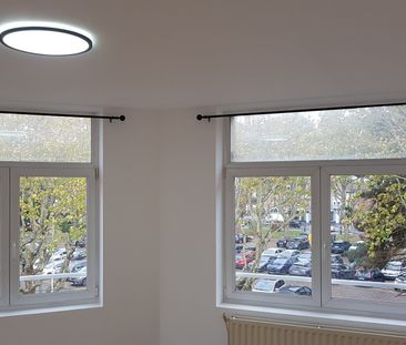 COUP DE COEUR ! Beau T2Bis "rétro" entièrement rénové à WATTRELOS. - Photo 4