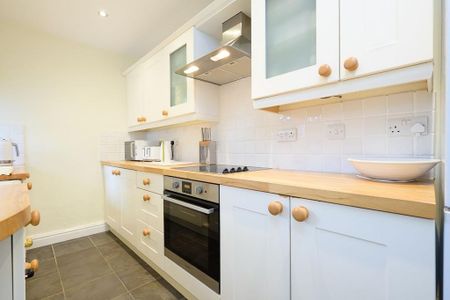 3 bedroom character property to rent - Photo 5