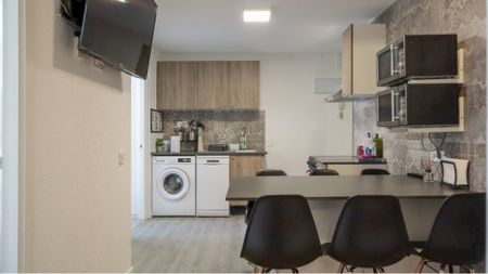 Wide and cozy room in he north of Madrid. - Photo 3