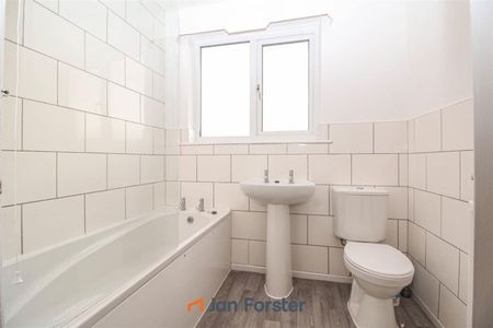 2 Bedroom House - Photo 4