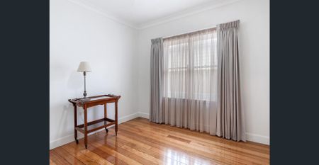 This gorgeous two bedroom house is centrally located, close to shops, transport and the hospital. - Photo 5