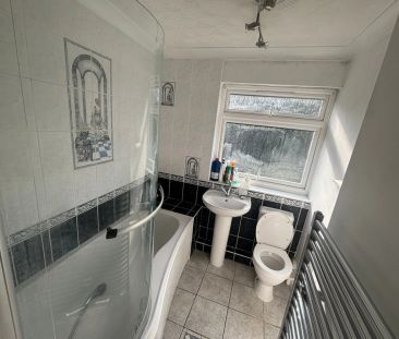 **NO DEPOSIT OPTION AVAILABLE** A well presented two bedroom apartm... - Photo 5