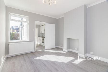 2 bedroom house to rent Portland Road, KT1 - Photo 5